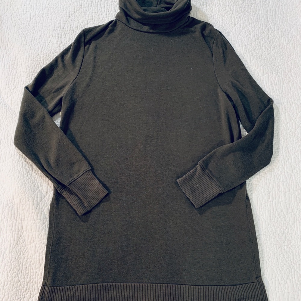 Madison & Berkeley Long Green Turtleneck Shirt
